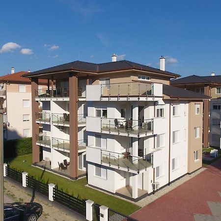 Laguna Beach Apartmanok Siófok Esterno foto