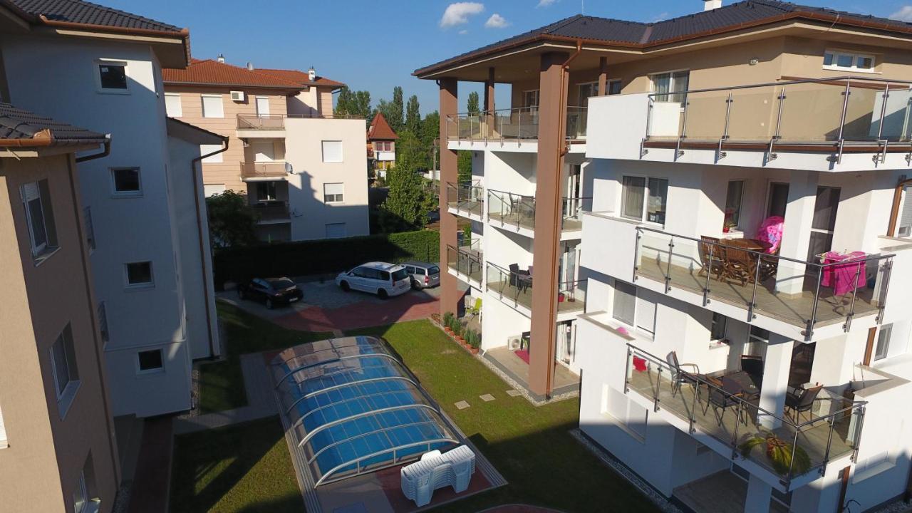 Laguna Beach Apartmanok Siófok Esterno foto