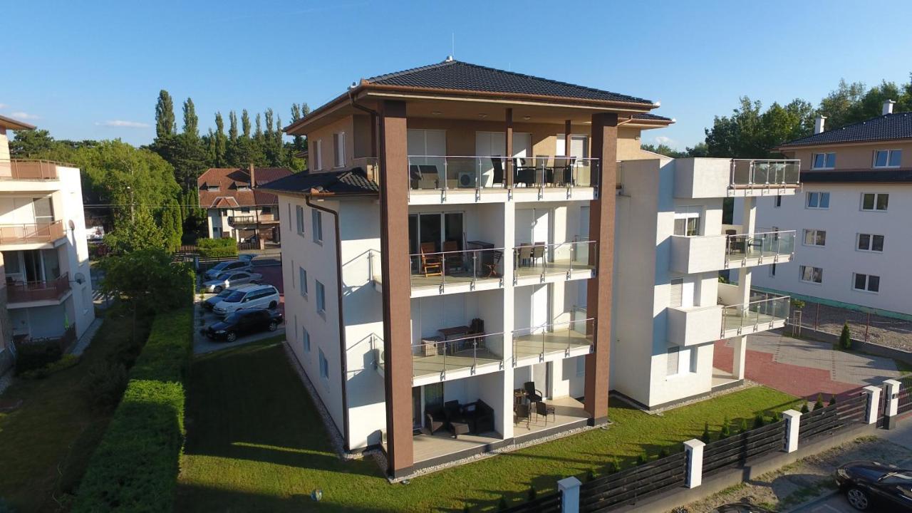 Laguna Beach Apartmanok Siófok Esterno foto