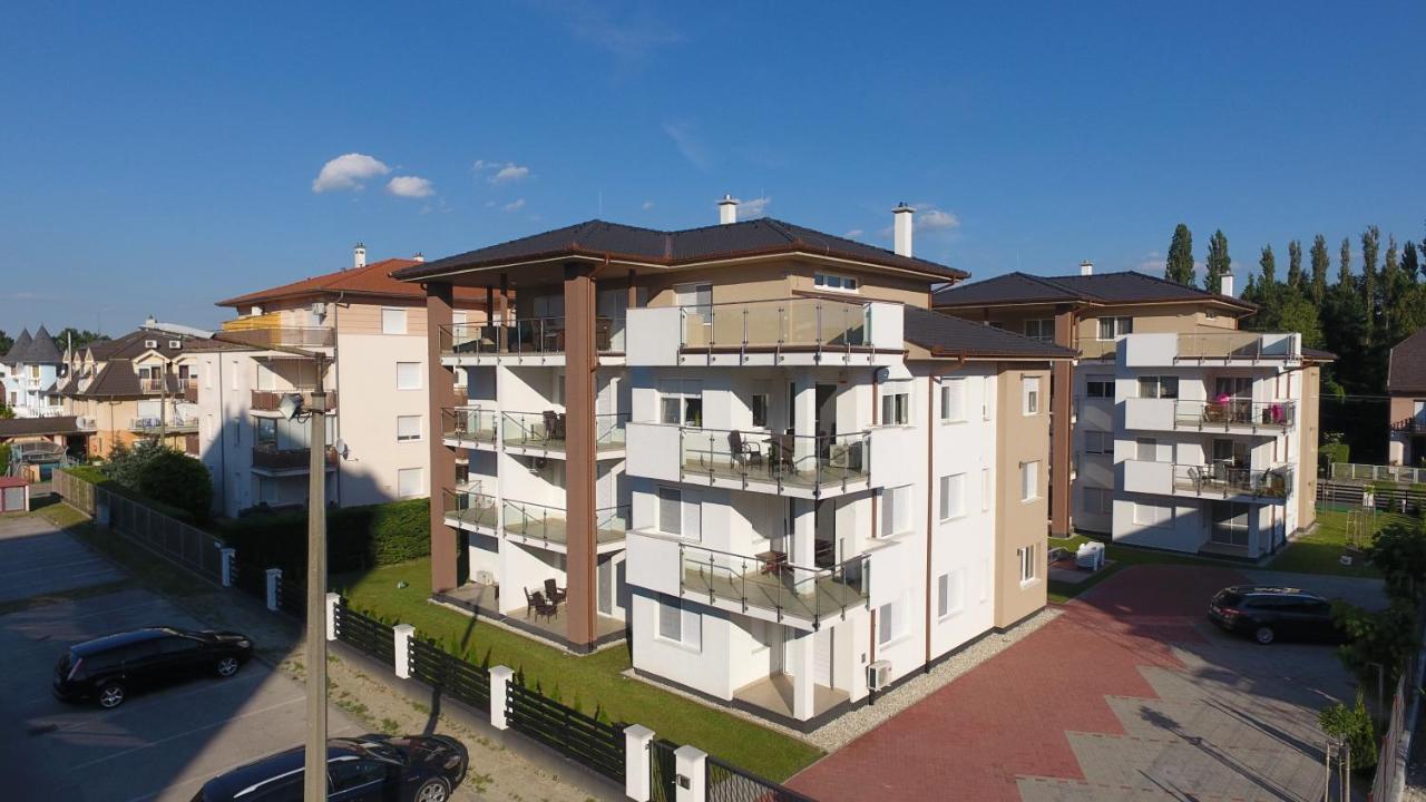 Laguna Beach Apartmanok Siófok Esterno foto