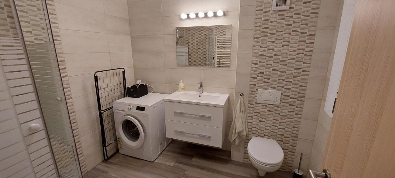 Laguna Beach Apartmanok Siófok Esterno foto