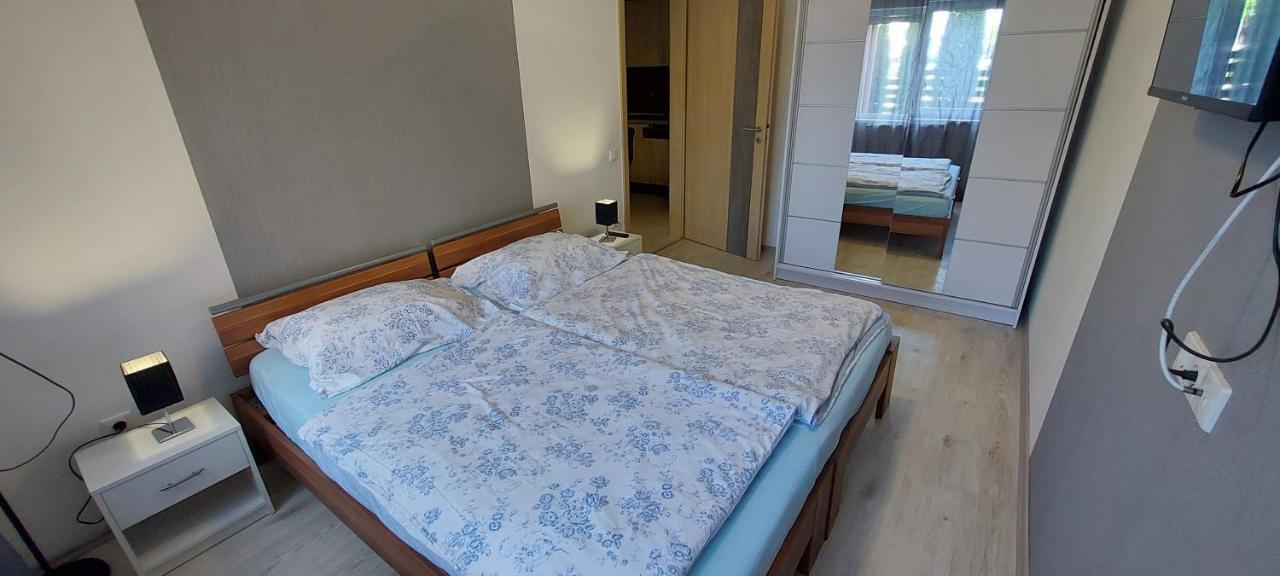 Laguna Beach Apartmanok Siófok Esterno foto