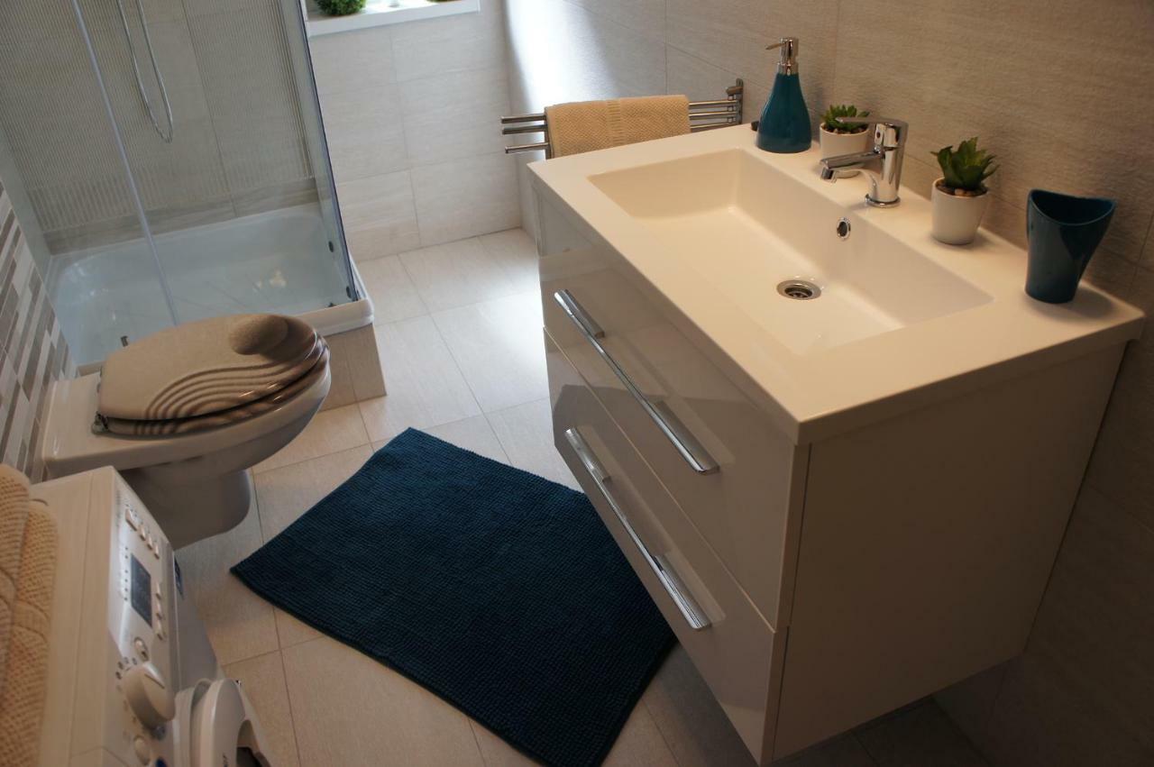 Laguna Beach Apartmanok Siófok Esterno foto